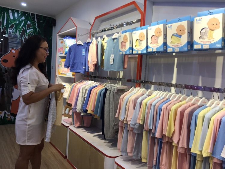 hpdecor.vn-kệ treo quần áo shop trẻ em