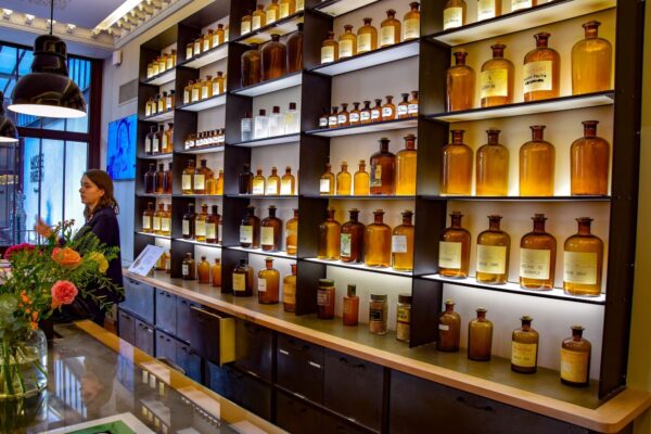 Tu Trung Bay Nuoc Hoa 1