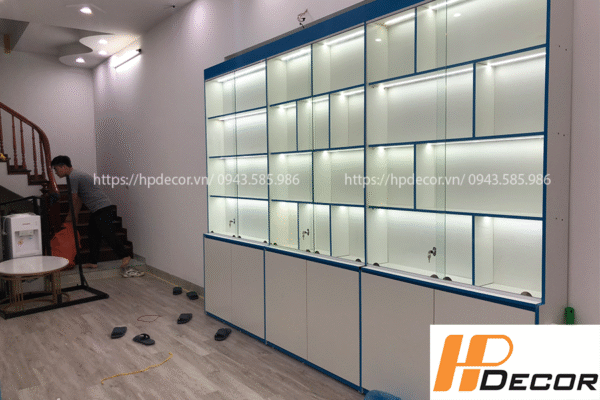 Tu Ke Trung Bay Co Den Led Tu101 Anh2