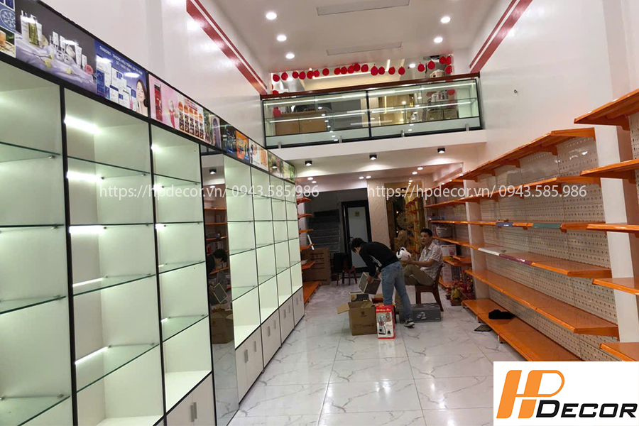 Thi công tủ kệ trưng bày cửa hàng mỹ phẩm đẹp tại Hà Nội Tu Ke Cua Hang My Pham